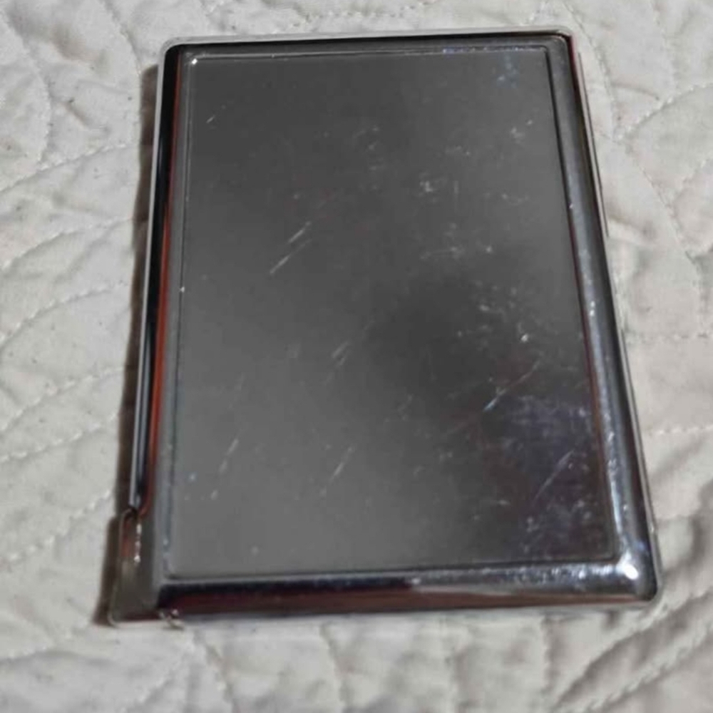 Shiny Silver Cigarette Case W Lighter